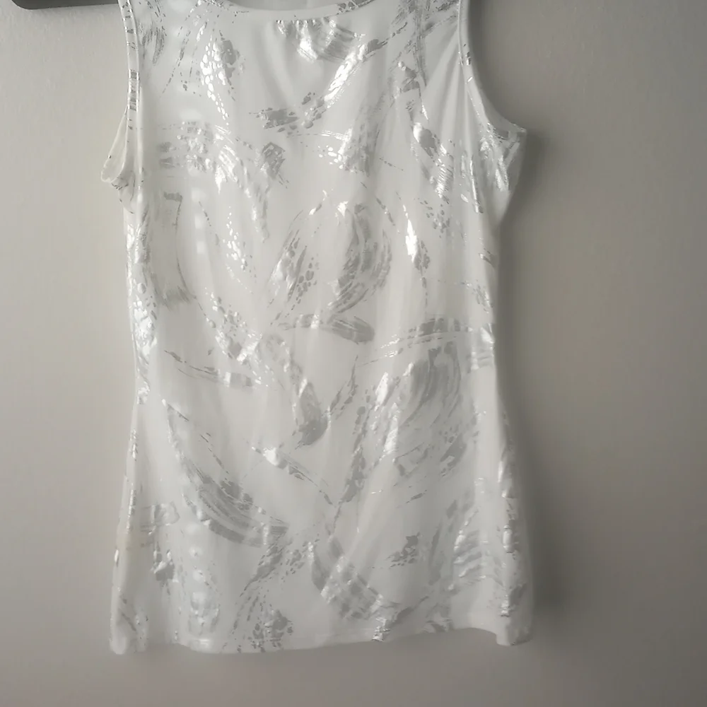 Dots Shell Top - Picture 2 of 8